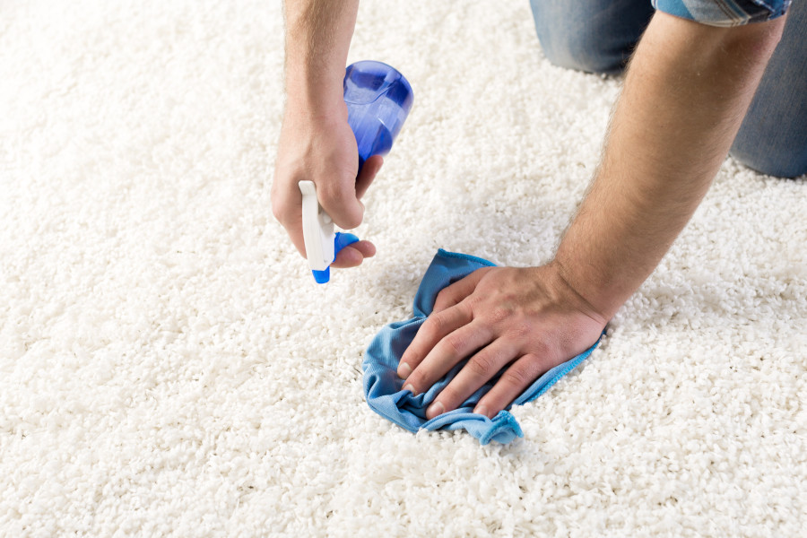 jak wyczyścić dywan sodą